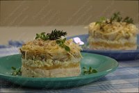 Торт закусочный с копчёной курицей и ананасами