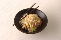 Рисовая лапша с креветками и кальмарами
