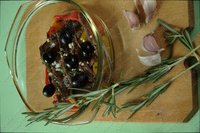 Перец с маслинами и анчоусами