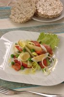 Салат с копченой рыбой