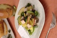Салат с осетром и овощами
