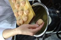 Бульон куриный с сырными шариками