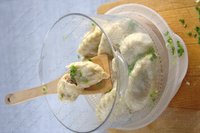 Булочки паровые с утиным мясом и квашеной капустой