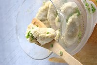 Булочки паровые с утиным мясом и квашеной капустой