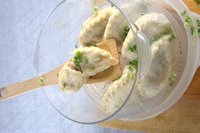 Булочки паровые с утиным мясом и квашеной капустой