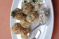 Шарики куриные с грибным соусом