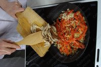 Лазанья с гусиными грудками и капустой