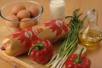 Омлет с ветчиной из мяса курицы