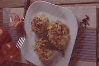 Фаршированные гнезда с курицей и грибами по сыром